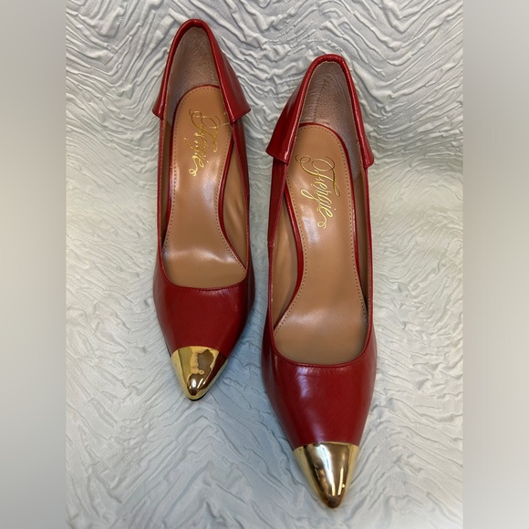 NEW Sz 10 Fergie Podium Red Pump Gold Toe Gorgeous Sexy US10 UK8 EUR42 - Picture 2 of 5